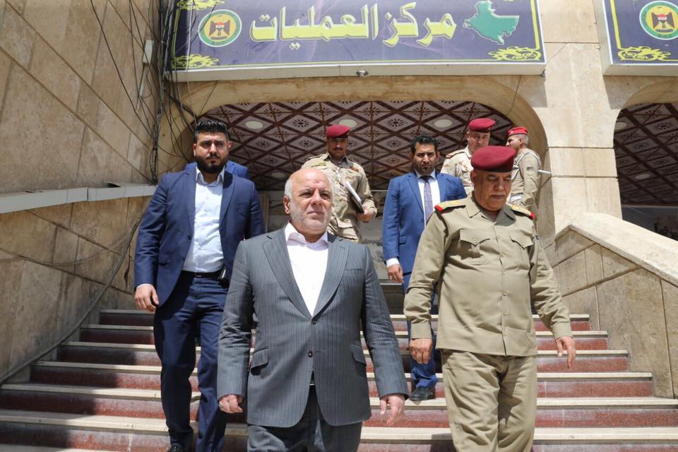 العبادي يحذر بارزاني من خطورة تحشيده العسكري بكركوك ويدعوه لسحب قواته من المناطق التي احتلتها