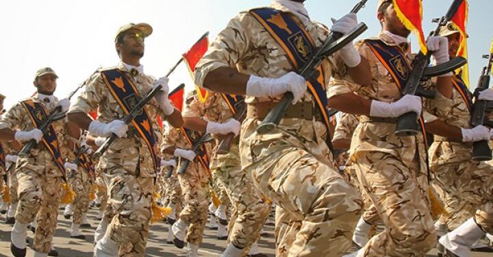 العنف في انتفاضة إيران: ما الذي سيحدث إذا لجأ أي من الطرفين إلى التصعيد؟