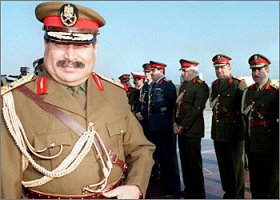 أحالة ضابط عراقي كبير الى التحقيق لأدائه التحية لسلطان هاشم
