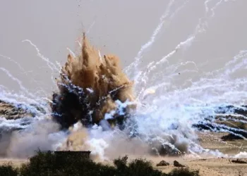 بالفيديو.. طبيب مصري يشتبه بنوع سلاح استخدم خلال قصف غزة
