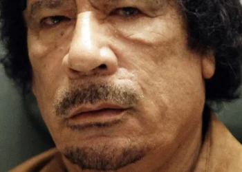 هل كشف النقاب عن السر المخفي حول دفن القذافي بعمق الصحراء؟