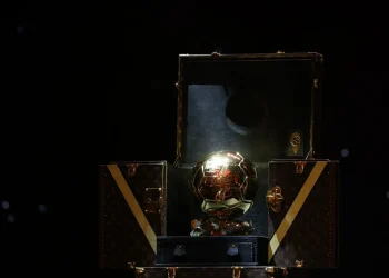 عيون نجوم المستطيل الاخضر ترنو نحو الكرة الذهبية.. استطلاع رأي يكشف اللاعب “الأوفر حظا”