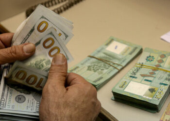 انهيار تاريخي لليرة اللبنانية أمام الدولار