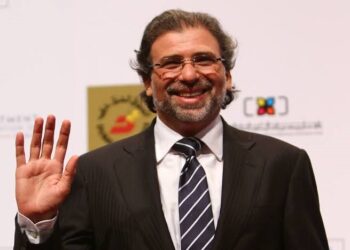 خالد يوسف يقاضي “مصر للطيران”.. والسبب مشهد إيحائي لاحمد العوضي