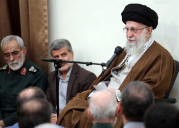 ممثل للمرشد الإيراني يتعرّض لمحاولة اغتيال