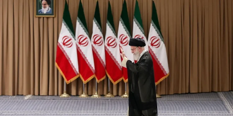 خامنئي: أميركا وأوروبا أصل المشاكل والحروب