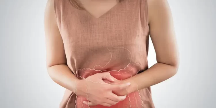 لا تتجاهل إحساس الألم بجسمك بعد الأكل.. قد يشير لمشكلات صحية خطيرة