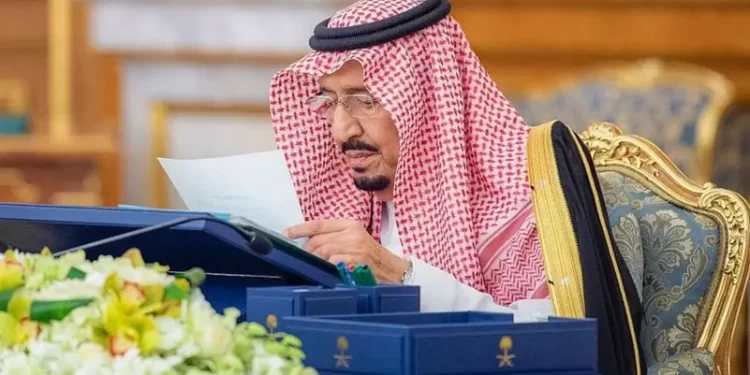 الملك سلمان يوجه باستمرار الدعم الإضافي المقدم لمستفيدي “حساب المواطن” حتى مارس 2023
