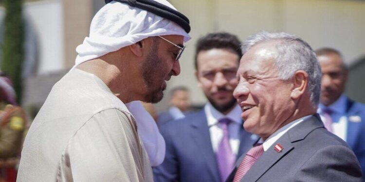 الشيخ محمد بن زايد يصل إلى الأردن في زيارة رسمية