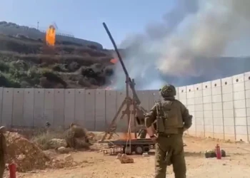 فيديو.. الجيش الإسرائيلي يستخدم “المنجنيق” لحرق جنوب لبنان