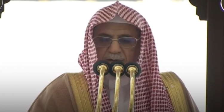 لحظات مؤثرة.. بكاء إمام الحرم المكي على ضحايا زلزال سوريا وتركيا خلال صلاة الغائب (فيديو)