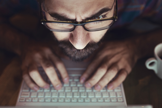 جيوش إلكترونية تلوّث السباق الانتخابي العراقي