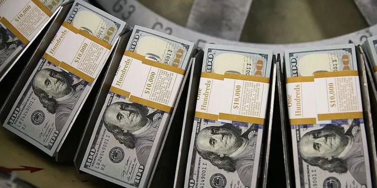 فائز بجائزة نوبل يقترح حلا لمشكلة اقتصادية عبر “أموال الحظ”