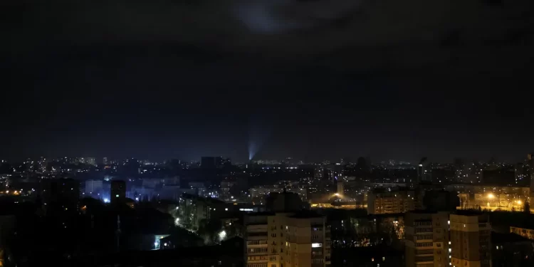 أوكرانيا تعلن إسقاط 40 “مسيرة روسية”.. وكييف تغرق في الظلام