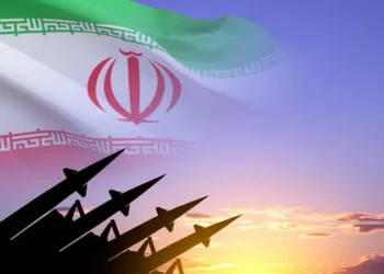 إيران ترفض سياسة الضغط وتلوح بفرض قيود على عبور “مضيق هرمز”