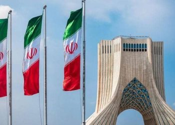 إيران تتحدى القوى الكبرى.. حسابات صعبة وسط الضغوط الدولية