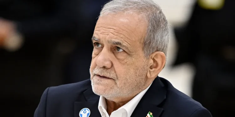“شرطاً واحداً” يضعه بازشكيان لنجاح المفاوضات مع أمريكا