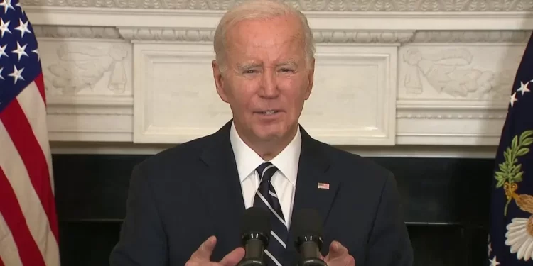 صحافية تصرخ في الرئيس الأميركي بايدن: دع غزة تعيش