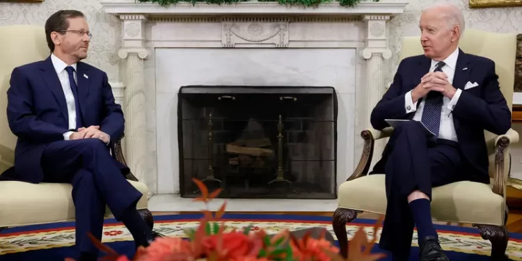 بايدن يناقش مع رئيس إسرائيل ملف نووي إيران.. ومسيراتها