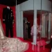 نقش سوري حاولوا سرقته.. 5 حقائق عن ثوب زفاف ملكة بريطانيا