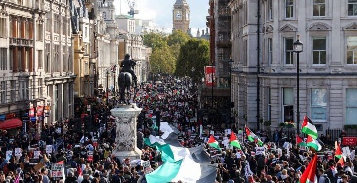 ميدل إيست آي: استطلاع يظهر تباينا كبيرا بين الرأي العام البريطاني وموقف الحكومة الداعم لإسرائيل