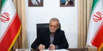 بزشكيان يعلن قيودا حكومية بسبب الخناق والحصار الاقتصادي