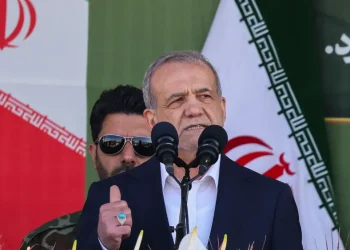 الرئيس الايراني يتحدث عن السلام ويهدد بالحرب في نفس الوقت