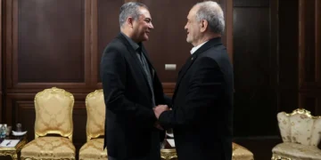 وزير داخلية باكستان في طهران وسط تعثر المفاوضات مع واشنطن