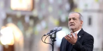 الرئيس بزشكيان: المجتمع الإيراني يواجه “صعوبات كثيرة”