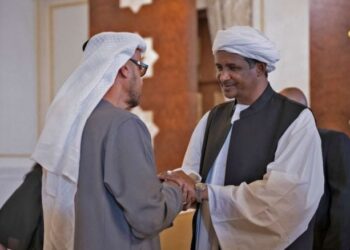 نيويورك تايمز: الإمارات “تتموقع” في إفريقيا وتسلح “تاجر الجمال السابق” مرجحة كفته في الحرب الأهلية في السودان