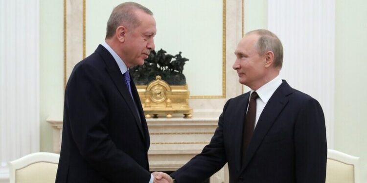 مستشار الرئيس أردوغان ينفي فتور العلاقات بين أنقرة وموسكو ويؤكد زيارة بوتين لتركيا