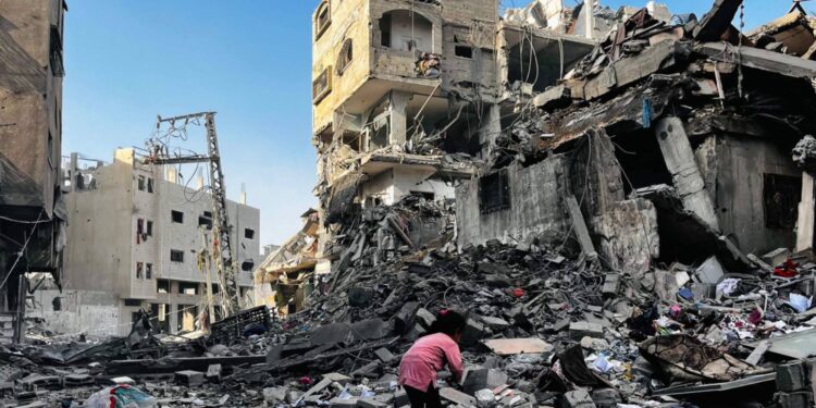 مجزرة إسرائيلية جديدة في بيت لاهيا… قصف على منزل يوقع عشرات القتلى