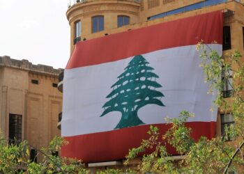 إلقاء زجاجة مولوتوف على السفارة السويدية في بيروت