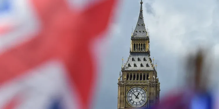 العثور على وثائق عسكرية بريطانية سرية وخطيرة في الشارع