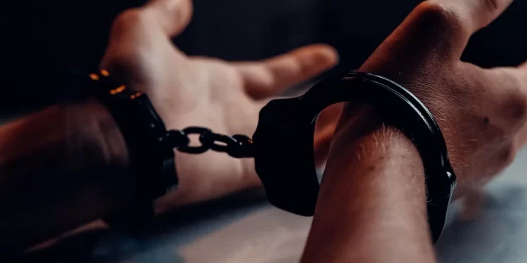 تاجر مخدرات يقدم على “أغبى فعل يمكن تصوره”