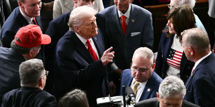 “منفصل عن الواقع” الديمقراطيون يقيمون خطاب ترامب؟