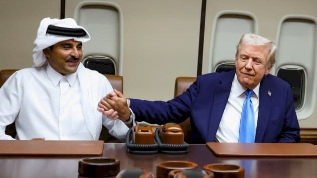 ماذا حدث في اجتماع الطائرة بين تميم وترامب؟ (فيديو)