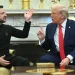 ترامب ونائبه يحاصرون زيلنيسكي من جميع الجهات