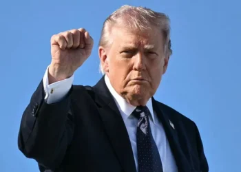 ترامب يتوعد إيران بضربة قوية بعد سماعه اعتذار بزشكيان