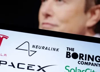 إيلون ماسك يصبح أول شخص في التاريخ يخسر 200 مليار دولار!