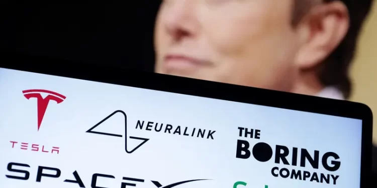 إيلون ماسك يصبح أول شخص في التاريخ يخسر 200 مليار دولار!