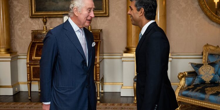 بالصور: اليوم الأول لريشي سوناك رئيساً لوزراء بريطانيا