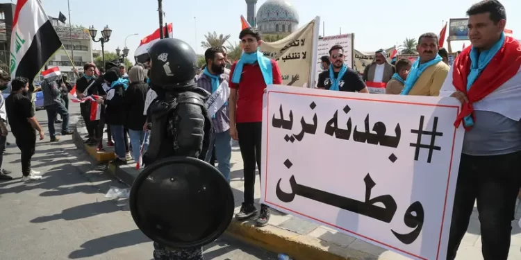 حشود “تشرين” تتوافد إلى بغداد.. والأمن يغلق الخضراء