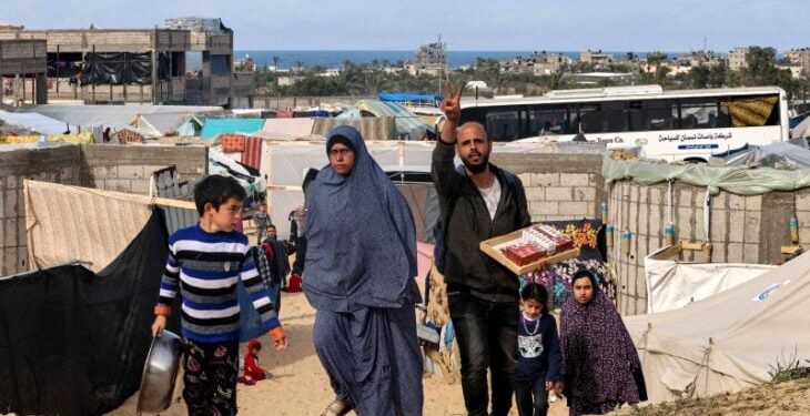 مع تورّطها في حرب مكلفة بلا أفق.. محاولات إسرائيلية رسمية لتطبيع فكرة تهجير أهالي غزة “طواعية”