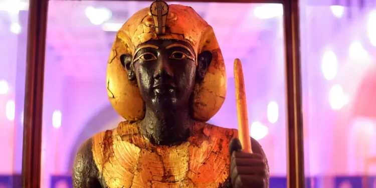 خبير أثري يكشف حقيقة وفاة أشهر فرعون مصري مخموراً