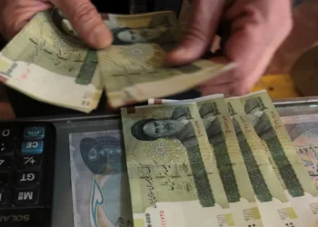 تراجع التومان الإيراني إلى أدنى مستوى بعد فرض العقوبات