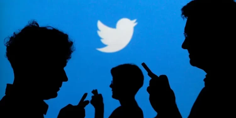 موقع تويتر يعود للخدمة بعد انقطاع أثر على آلاف المستخدمين
