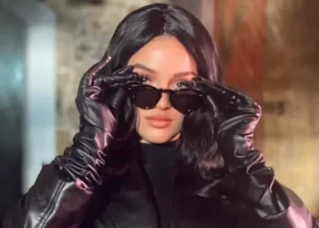 بعد تجربة السجن.. “أشهر مؤثرة” بالجزائر تفاجئ متابعيها بأغنية مليونية