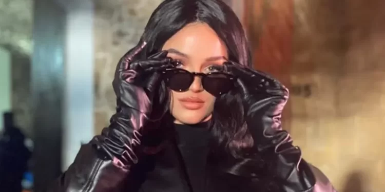 بعد تجربة السجن.. “أشهر مؤثرة” بالجزائر تفاجئ متابعيها بأغنية مليونية