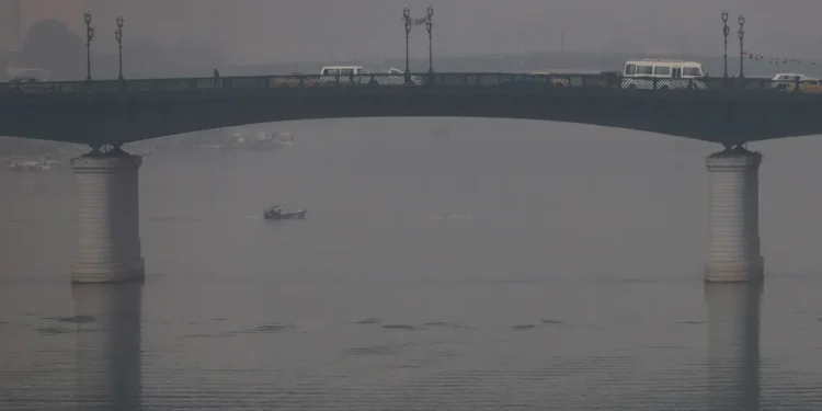 البغداديون يحذرون والمؤسسات الرقابية ينفون شائعة التلوث الإشعاعي”بجسر الطوبجي”